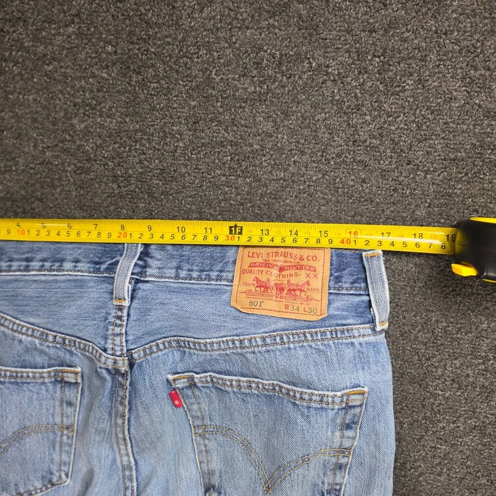Vtg Levis 501 Straight Fit Jeans Mens 34x30 Blue Distressed Button Fly Light Y2k